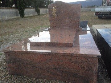 Comment nettoyer un monument funéraire en marbre ? Comment nettoyer un monument funéraire en marbre ?