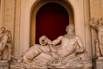 Histoire et évolution des monuments funéraires à travers les ages Histoire et évolution des monuments funéraires à travers les ages
