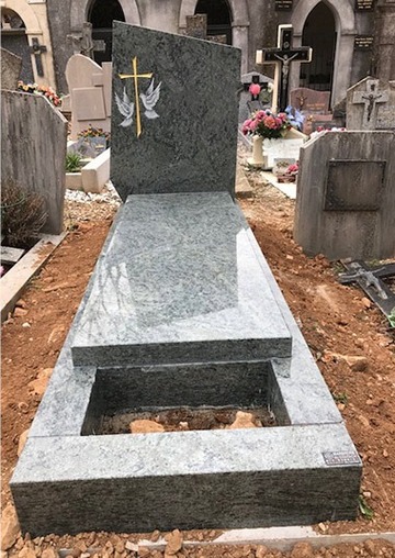 Graveur funéraire dans la région de Saint-Mathieu-de-Tréviers